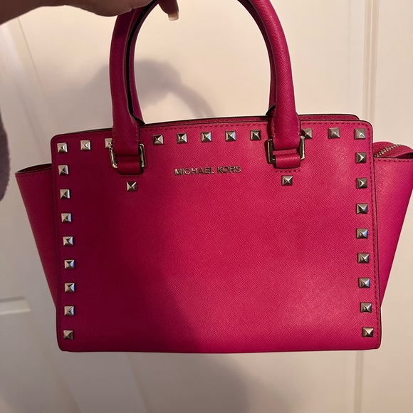 Like new Authentic pink Michael Kors handbag. - Picture 5 of 7